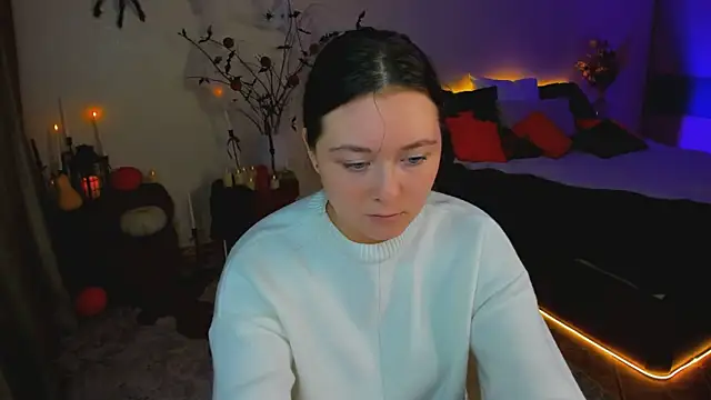 AlluringLookk online show from October 28, 2025, 10:08 am