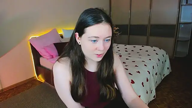 AlluringLookk online show from April 10, 2026, 12:21 pm