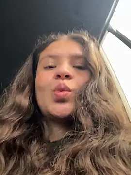 Snapshot of Emilyybennet_ chatting on February 14, 2026, 9:11 pm Emilyybennet online show from February 14, 2026, 9:11 pm