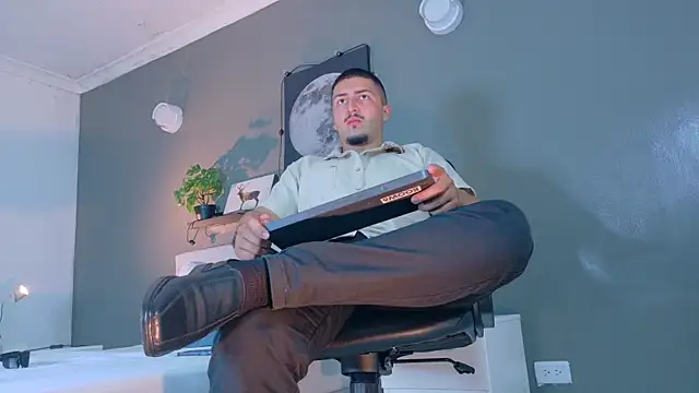 MrFox   online show from November 21, 2025, 7:56 pm