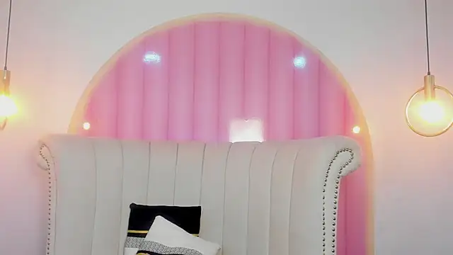 Emilia Bons online show from January 8, 2026, 1:19 am