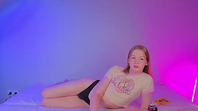 Olivia-Pink online show from March 15, 2026, 4:35 pm