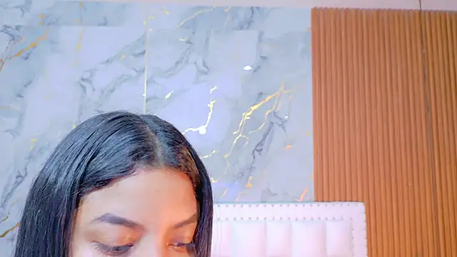 curvybrunnett online show from November 9, 2025, 11:41 am