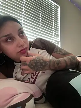 CharmingMaddie online show from April 15, 2026, 8:09 pm