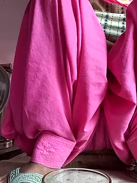 Love-pari077 online show from November 6, 2025, 1:28 am