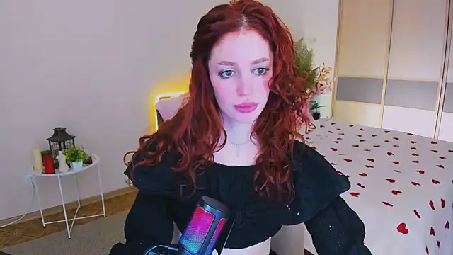 ChristinaConteeree online show from May 9, 2026, 11:48 am