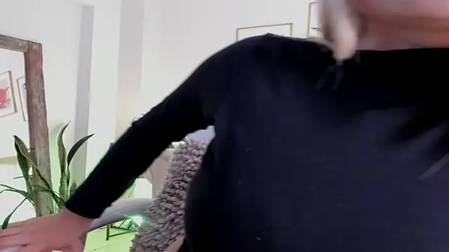 victoria giraldo online show from December 18, 2025, 8:31 am