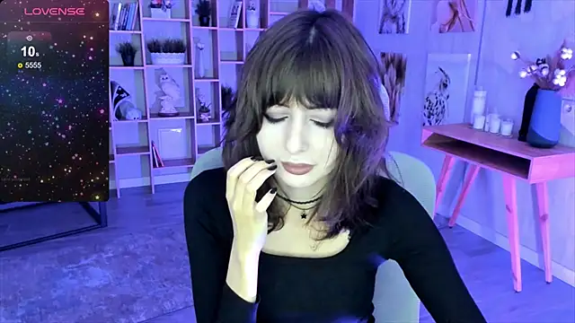 CrystallBloom online show from October 17, 2025, 4:59 am