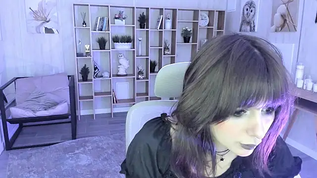 CrystallBloom online show from October 28, 2025, 4:09 pm