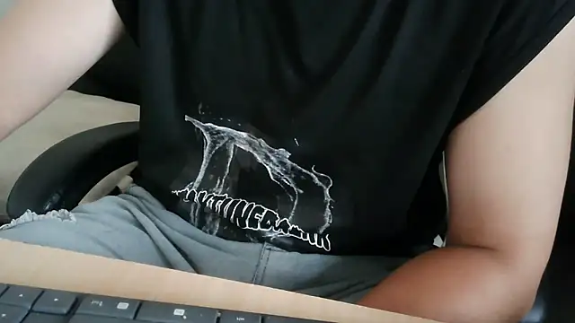 bigbb101011 online show from November 9, 2025, 1:59 am