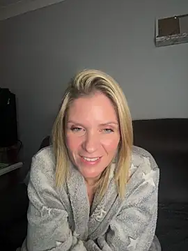 Lexi-Lux-X online show from November 21, 2025, 2:54 am