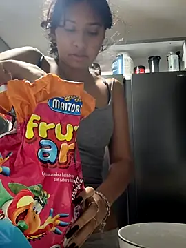 lynn9000 online show from October 17, 2025, 6:05 am