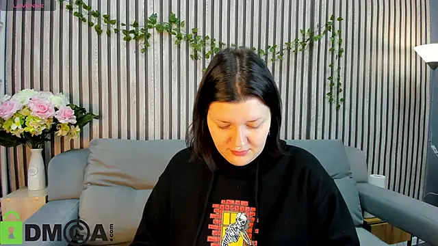 Michele Greenn online show from November 3, 2025, 1:08 am