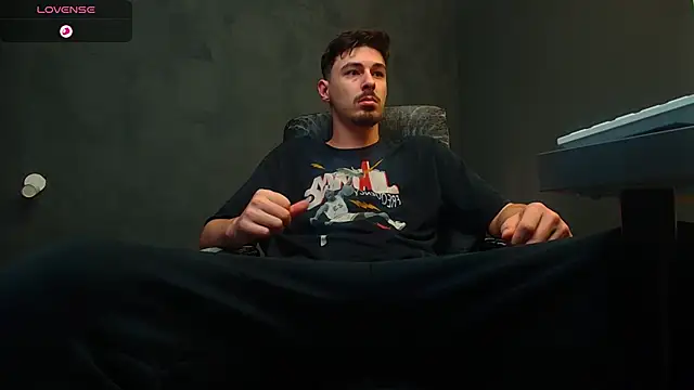 EnzoRace online show from September 14, 2025, 4:44 am