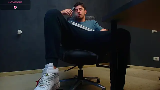 EnzoRace online show from October 15, 2025, 10:15 am