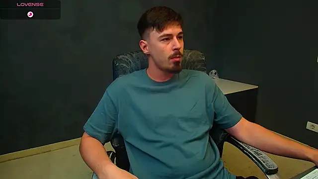 EnzoRace online show from November 15, 2025, 5:49 am