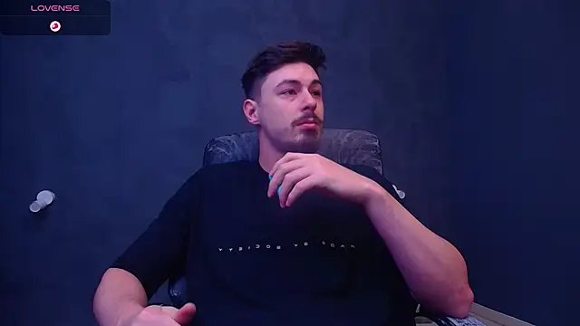 EnzoRace online show from November 22, 2025, 5:39 am