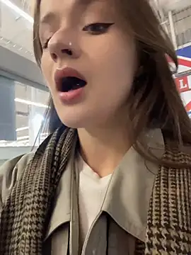 KittyQueeny online show from November 1, 2025, 2:19 pm