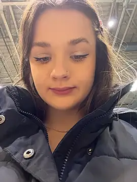 KittyQueeny online show from January 14, 2026, 1:17 pm