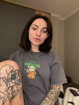 Snapshot of SaraLow chatting on March 22, 2026, 1:03 pm SaraLow online show from March 22, 2026, 1:03 pm