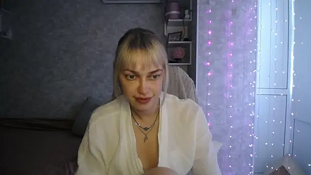 NickyAdamidi online show from September 11, 2025, 12:05 pm