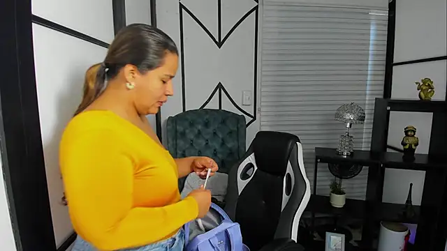 ElaBourn  online show from September 29, 2025, 12:54 pm