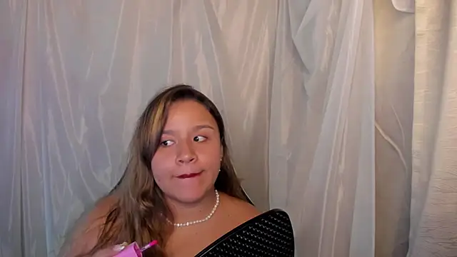 ElaBourn  online show from March 30, 2026, 10:33 pm