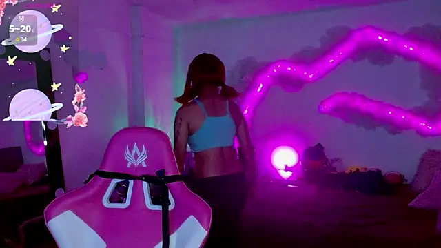 larah uwu online show from October 10, 2025, 7:46 pm