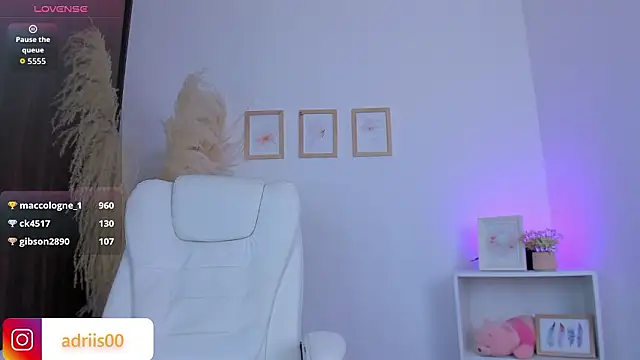 shannel moss   online show from March 8, 2026, 2:04 am