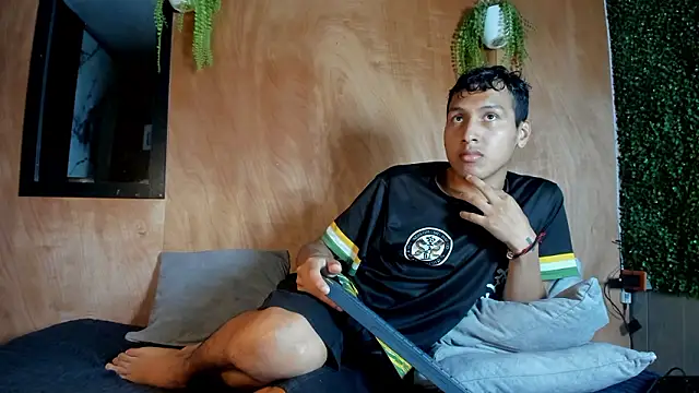 spicy adonhis online show from March 27, 2026, 1:22 pm