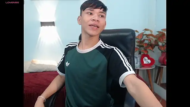 Snapshot of nathanclay chatting on September 18, 2025, 3:19 am nathanclay online show from September 18, 2025, 3:19 am