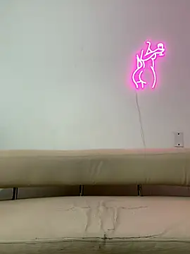 mia everly online show from October 4, 2025, 12:41 am