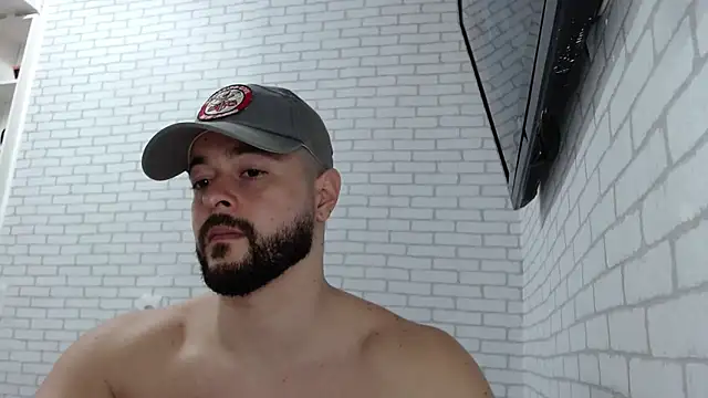 Snapshot of BombeiroHotx chatting on September 30, 2025, 8:03 pm BombeiroHotx online show from September 30, 2025, 8:03 pm