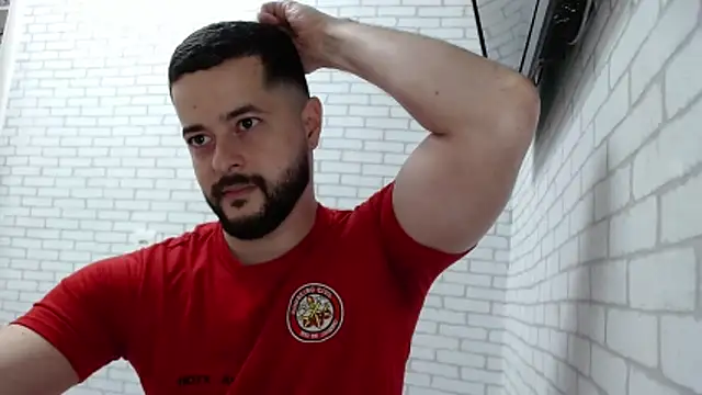 Snapshot of BombeiroHotx chatting on November 5, 2025, 1:05 am BombeiroHotx online show from November 5, 2025, 1:05 am