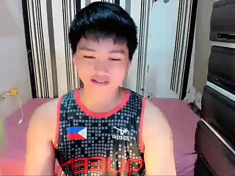 Snapshot of Mister_officer69 chatting on April 1, 2026, 10:18 pm Mister officer69 online show from April 1, 2026, 10:18 pm