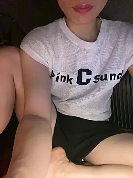 Snapshot of MinHiNi chatting on April 4, 2026, 4:04 pm MinHiNi online show from April 4, 2026, 4:04 pm