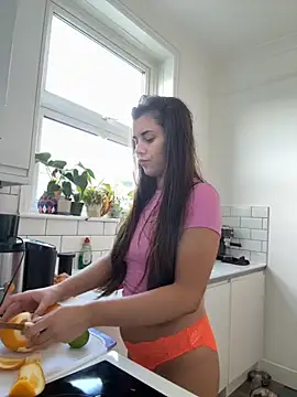 Snapshot of AlitaNova chatting on November 9, 2025, 10:02 am AlitaNova online show from November 9, 2025, 10:02 am