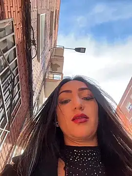 Ninabigtitied online show from November 4, 2025, 2:05 pm