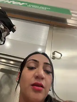 Ninabigtitied online show from November 6, 2025, 1:06 am