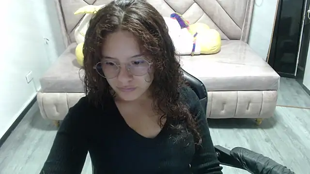 Velvet Moon V online show from November 10, 2025, 1:10 pm