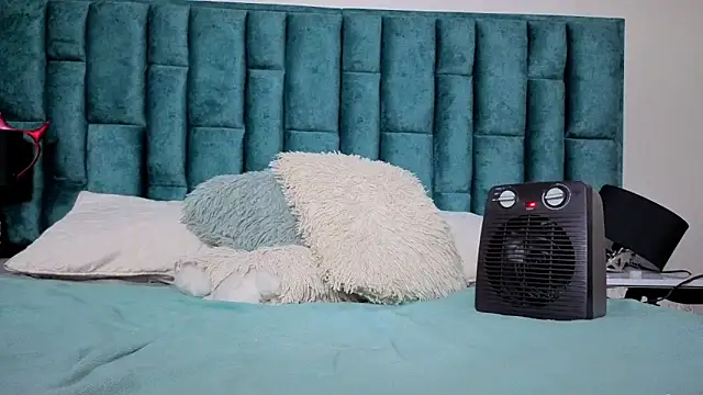 Emma Foxi online show from February 27, 2026, 8:20 pm