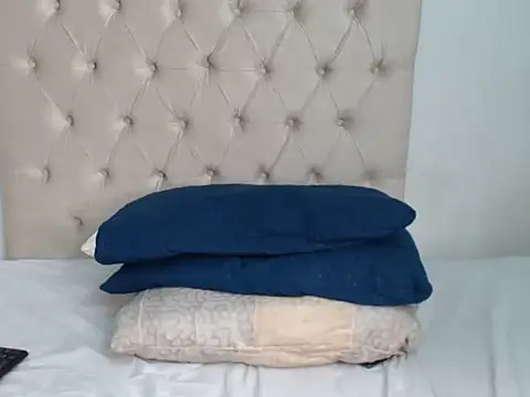 Snapshot of Lolly_Ramochele chatting on December 19, 2025, 7:21 pm Lolly Ramochele online show from December 19, 2025, 7:21 pm