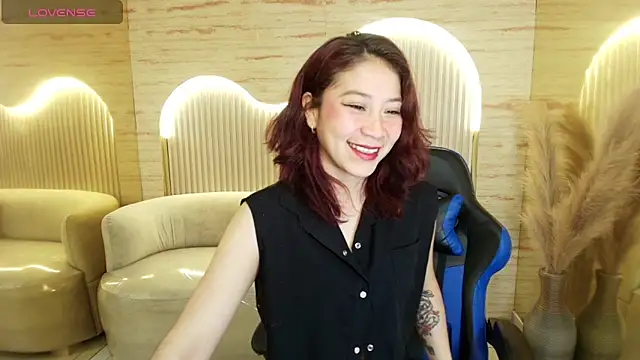 valentina r  online show from September 12, 2025, 3:06 am