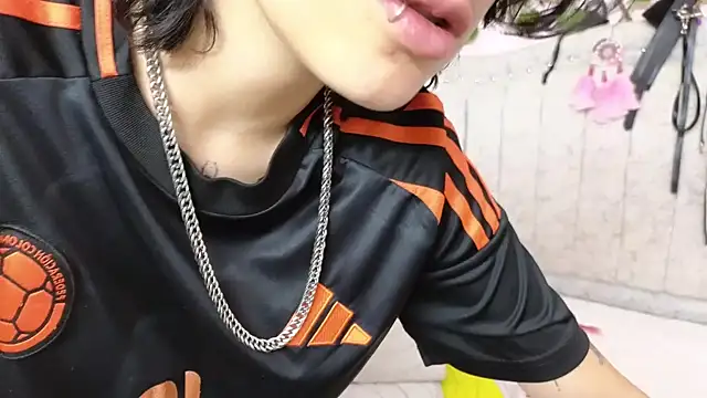 katalinathxandbritney1 online show from October 1, 2025, 7:42 pm