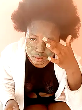 Snapshot of SweetHoney21_ chatting on October 2, 2025, 10:55 am SweetHoney21 online show from October 2, 2025, 10:55 am