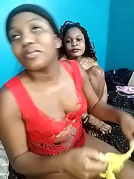 Snapshot of SweetHoney21_ chatting on October 22, 2025, 9:25 pm SweetHoney21 online show from October 22, 2025, 9:25 pm