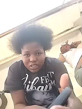 Snapshot of SweetHoney21_ chatting on October 23, 2025, 1:54 pm SweetHoney21 online show from October 23, 2025, 1:54 pm