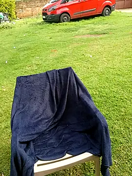 Snapshot of SweetHoney21_ chatting on December 16, 2025, 6:18 am SweetHoney21 online show from December 16, 2025, 6:18 am