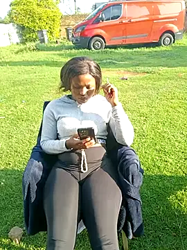 Snapshot of SweetHoney21_ chatting on December 19, 2025, 5:03 am SweetHoney21 online show from December 19, 2025, 5:03 am