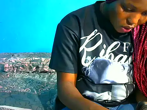 Snapshot of SweetHoney21_ chatting on December 20, 2025, 7:54 pm SweetHoney21 online show from December 20, 2025, 7:54 pm